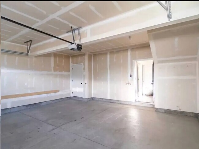 Building Photo - 387 S Meadow Garden Rd