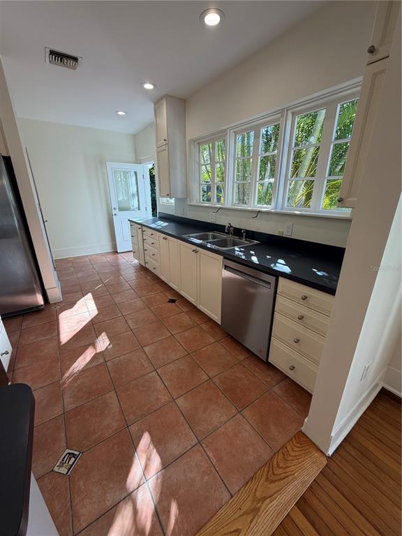 Building Photo - 48 Harvard St