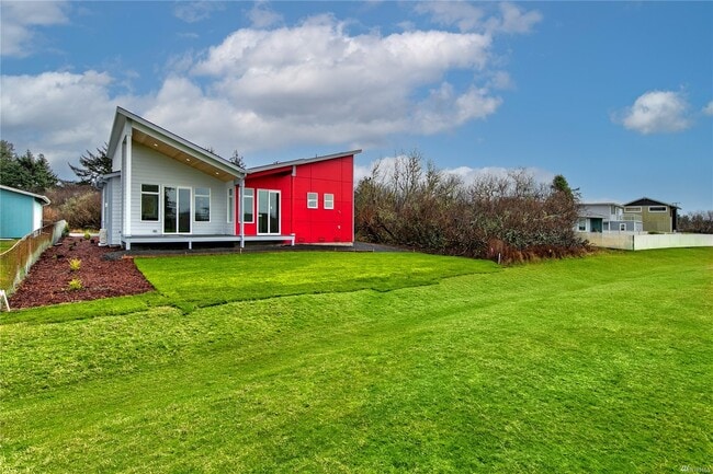 Building Photo - 514 Canal Dr NE