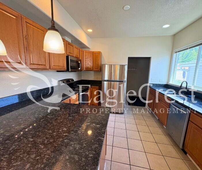 Building Photo - Spacious 3-Bedroom, 2-Bath Home on a Corner Lot-Students Encouraged To Apply