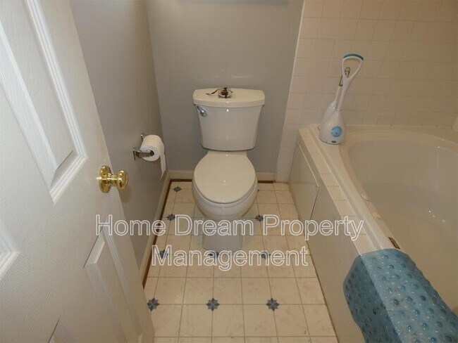 Building Photo - 2623 Van Buren St