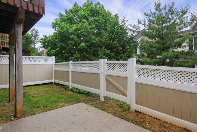 Building Photo - 240 Patriot Hill Dr