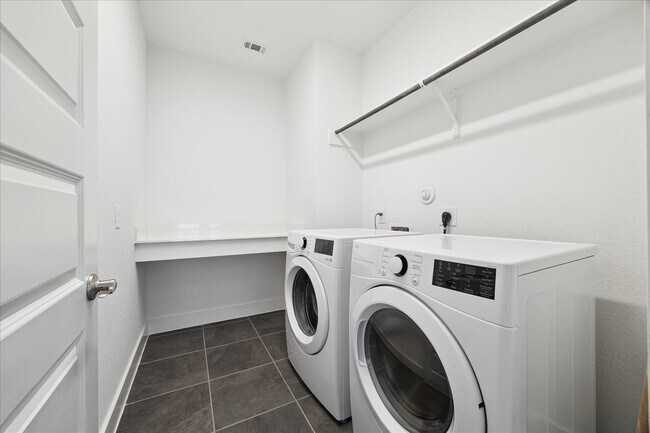 Building Photo - 15156 Parkland Canyon Dr