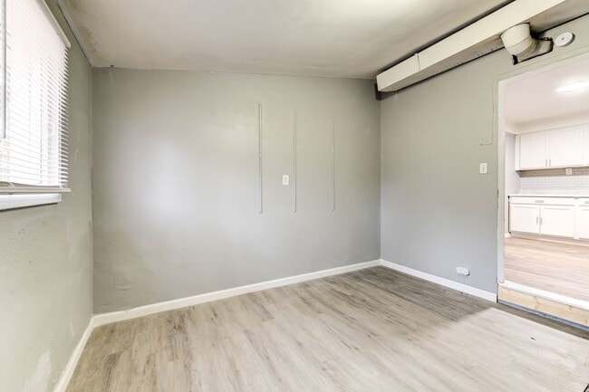 Building Photo - Charming 3-Bedroom Home in a Convenient St. Louis Location!