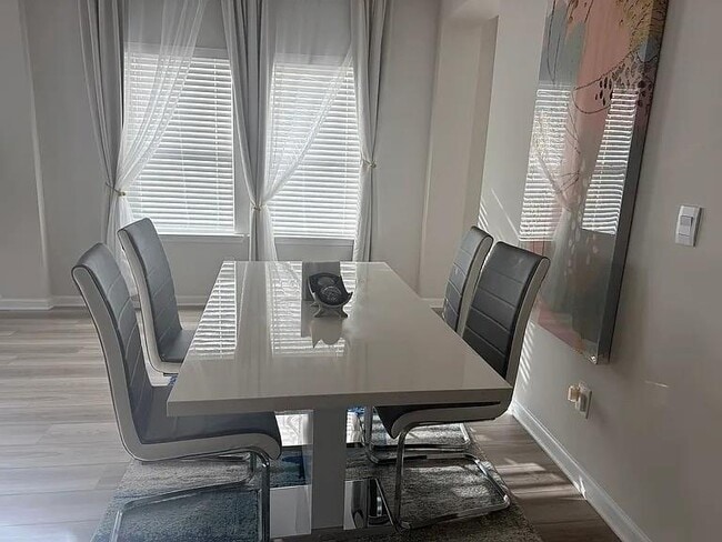 Building Photo - 1177 Sunny Lk Dr