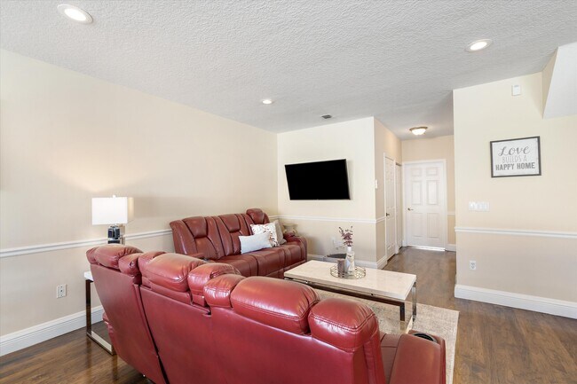Building Photo - 7663 Great Oak Dr