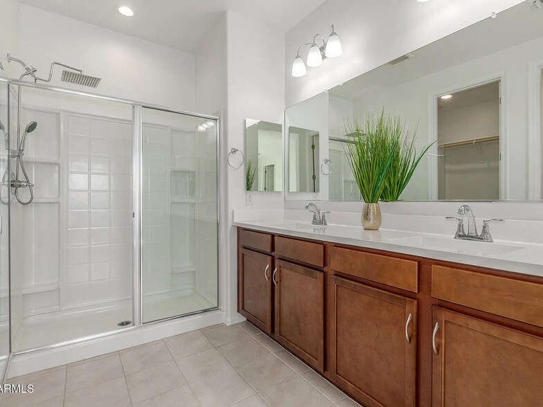 Building Photo - 637 S Lamar Pl