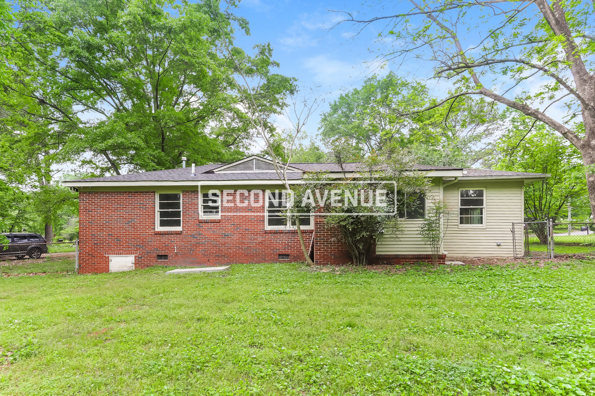 Building Photo - 241 Lake Dr NE