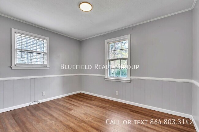Building Photo - 107 111 River Rd Cir