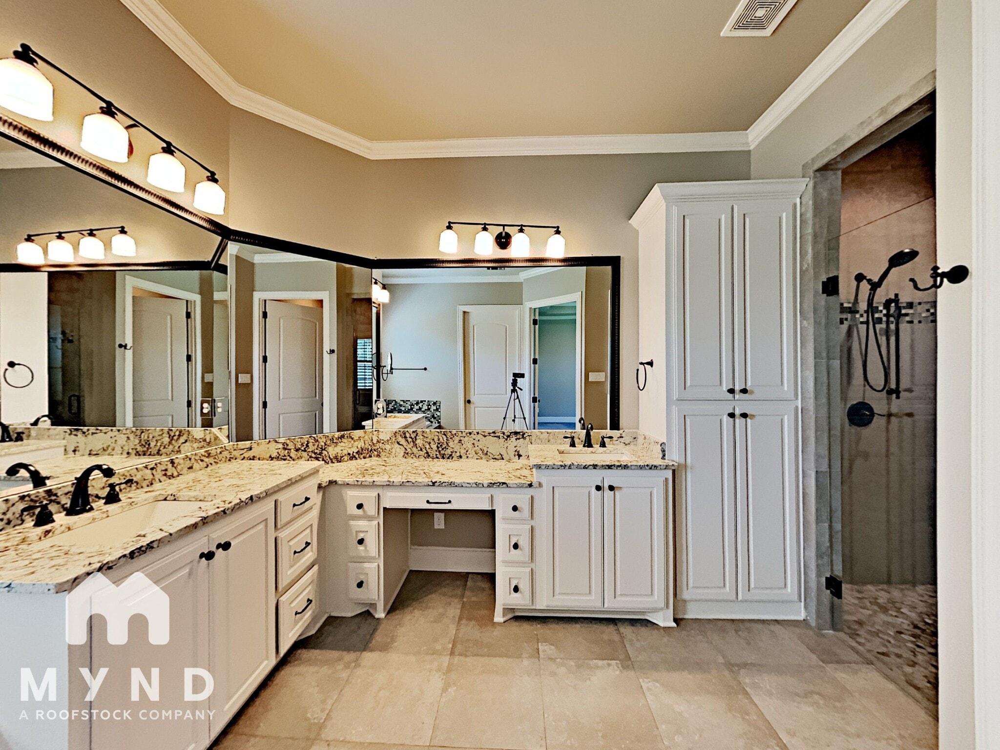 Building Photo - 10 Center Ct