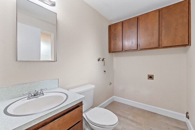 Building Photo - 325 N 29th Ave