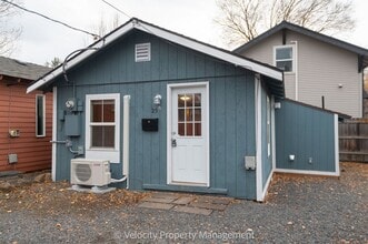 Building Photo - NW Bend Cottage! 1 pet considered!