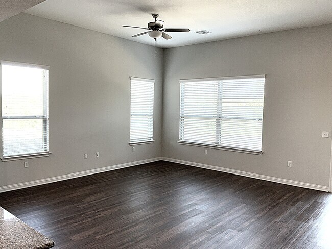 Building Photo - 5801 Kara Dr