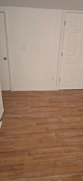 Living room - 68 Hendrickson Ave