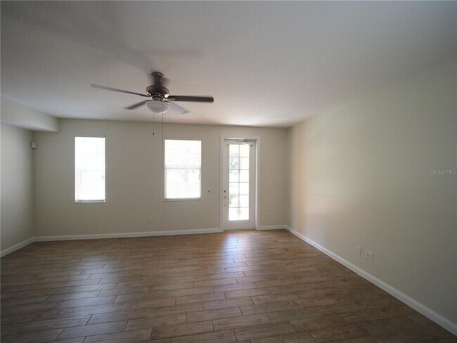 Building Photo - 1533 Napoli Dr E