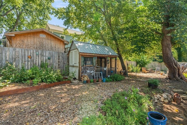 Building Photo - Fully Furnished Cottage in Pittsboro