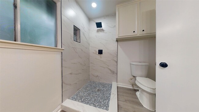 Building Photo - 811 Devonport Ln