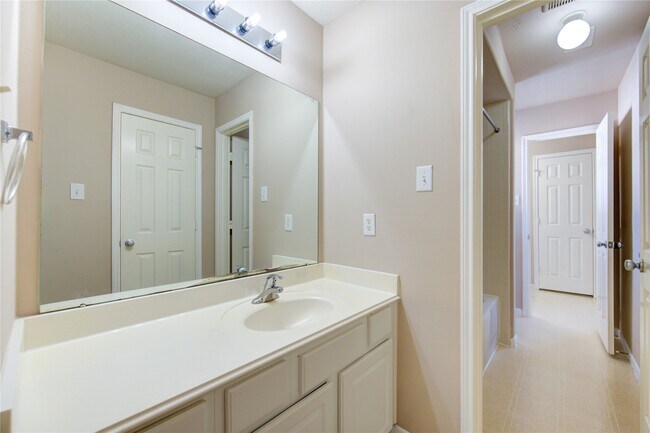Building Photo - 7323 Sunset Bend Ln