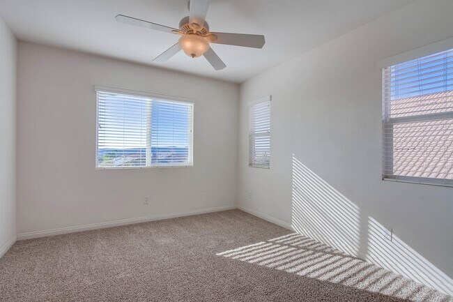 Building Photo - 1059 Vista Pointe Blvd