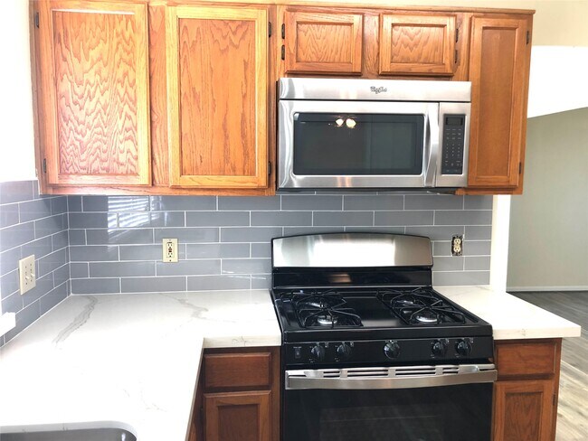 Building Photo - 4819 Sunshine Dr