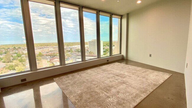 Building Photo - Luxury 2 Bed 2.5 Bath Condo in Central OKC