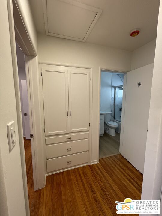 Building Photo - 1057 1/2 S Genesee Ave