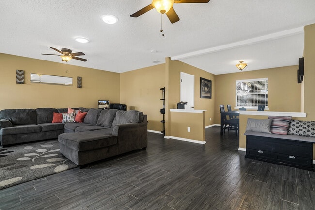 Building Photo - 5664 Longview Dr