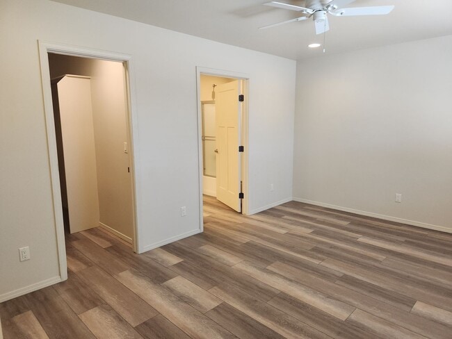 Building Photo - Newer 2 bed / 2 Bath Site Built Home
