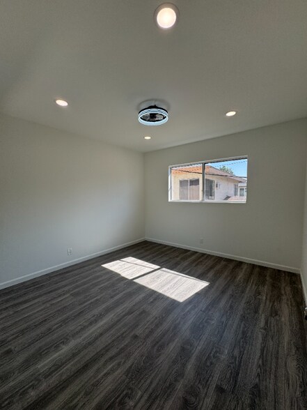 Building Photo - 15029 Burbank Blvd
