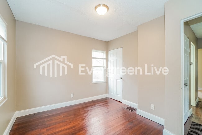 Building Photo - 2181 Middlehurst Dr