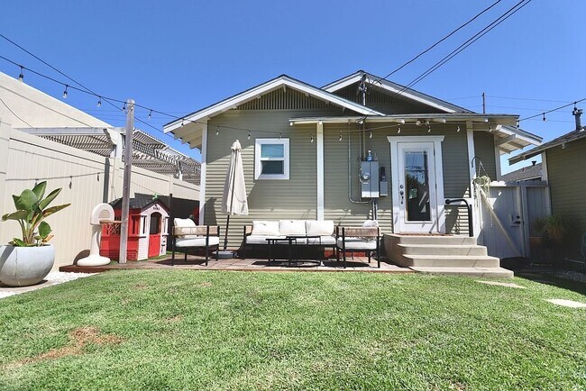 Building Photo - 1109 Bennett Ave