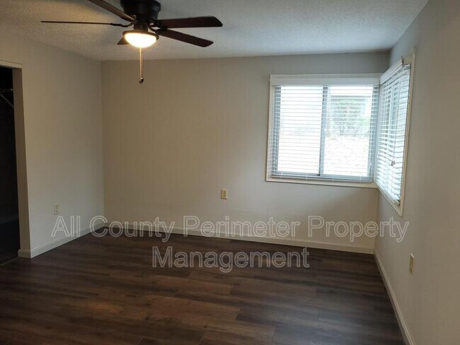 Building Photo - 2571 Rocky Springs Dr NE