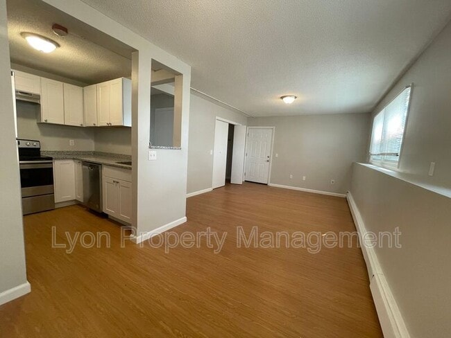 Building Photo - 235 Weeden St