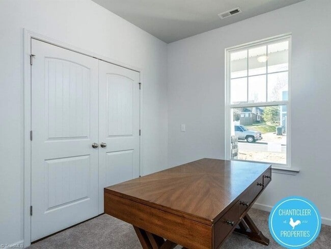 Building Photo - 1313 Achonechy Trl