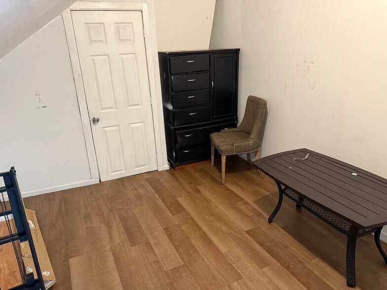 Building Photo - 1228 N Cleaver St