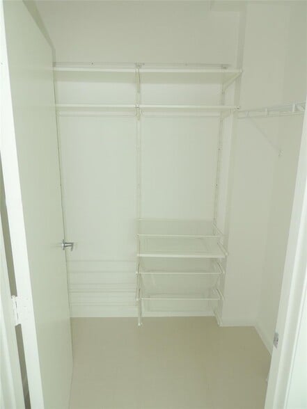 Building Photo - 1900 N Bayshore Dr