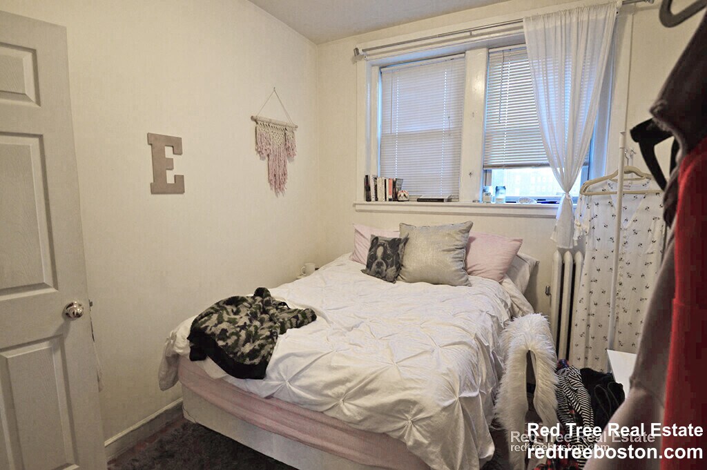 Building Photo - 318 St Paul St