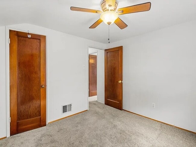 Building Photo - AVAILABLE 6/1! CONVENIENTLY LOCATED 2 BEDR...