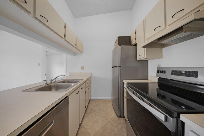 Building Photo - 9480 Boca Cove Cir