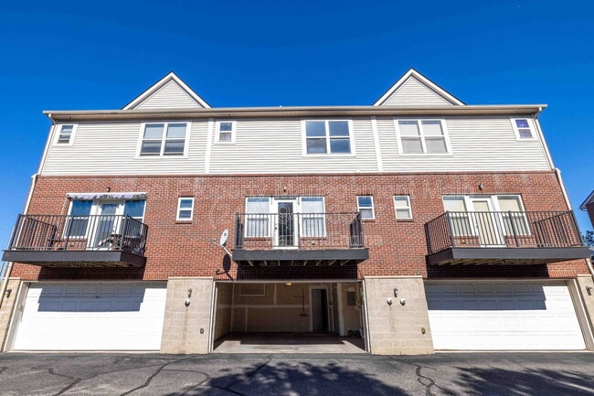 Building Photo - 264 E Palmer St