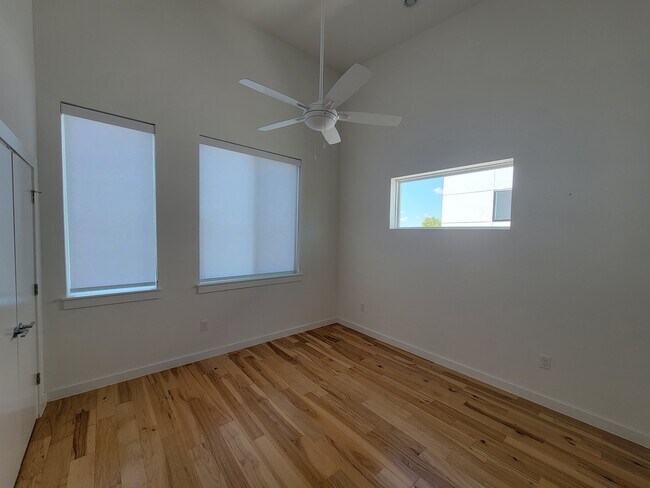 Building Photo - 102 Tendick St