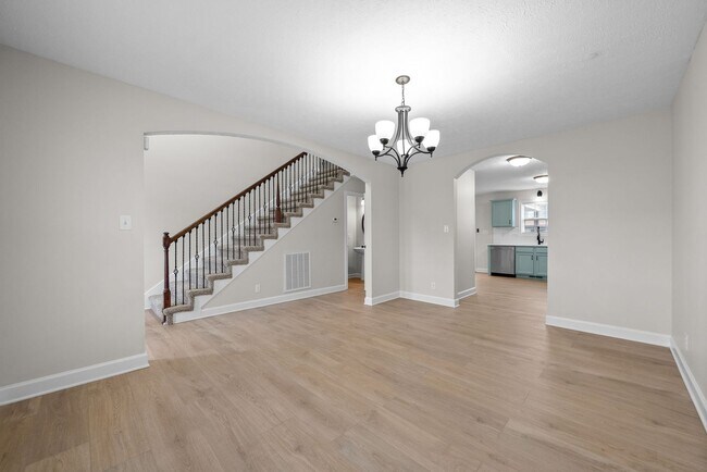 Building Photo - Pet Friendly Four Bedroom!