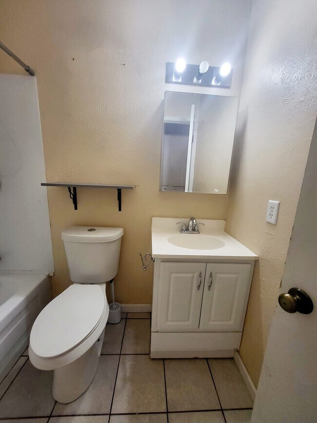 Building Photo - 4017 Eastridge Dr