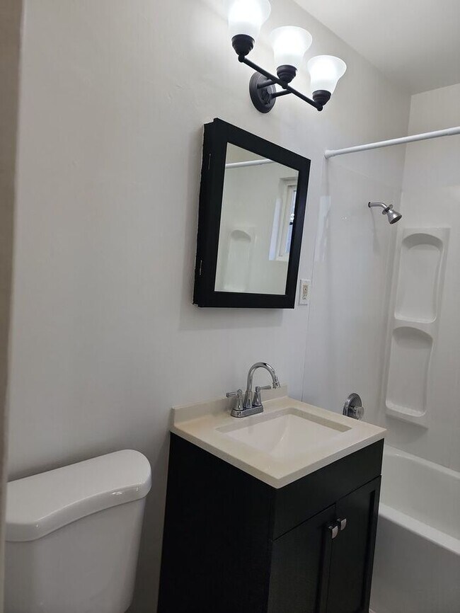 Building Photo - Vintage 1BR/BA Cottage with Garage and HUGE yard For Rent