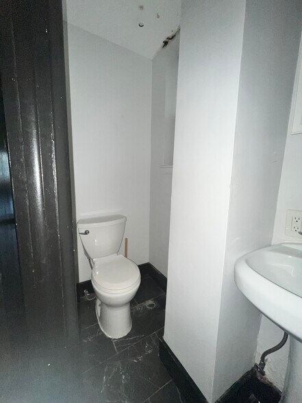 89-91 East 25th St 3 - 90 E 25th St