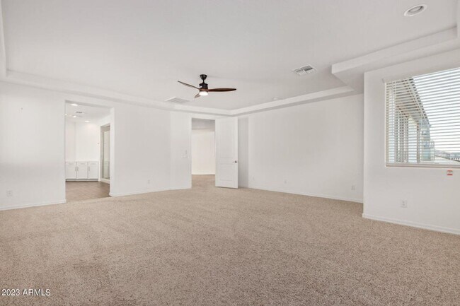 Building Photo - Breathtaking 5 bedroom home in Surprise!