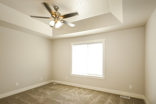 Building Photo - 4621 S W Pk Dr