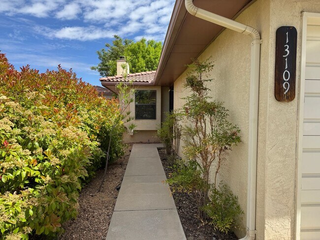 Building Photo - 2 Bedroom, 2 Bathroom Home near Tramway and Indian School