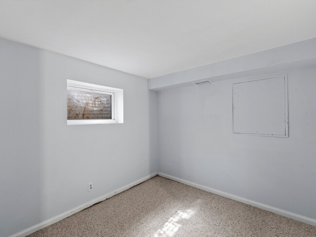 Building Photo - Discover Your Dream Townhome in Fairlingto...