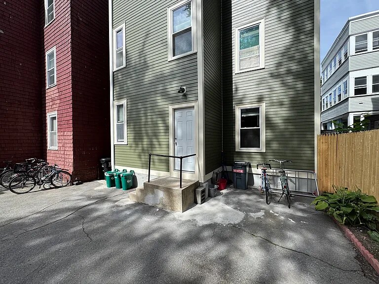 Building Photo - 368 Washington St